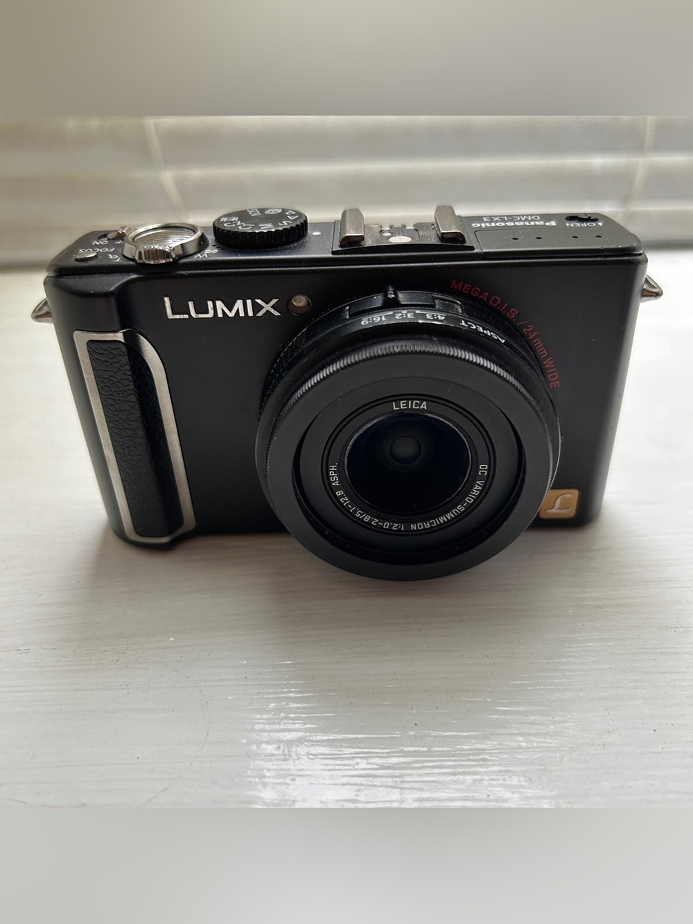 Panasonic LUMIX DMC-LX3 Compact Digital Camera - Black - Picture 5 of 10